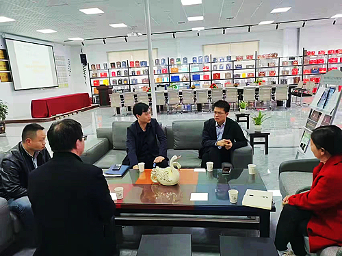聽取意見建議  張建民 攝.jpg