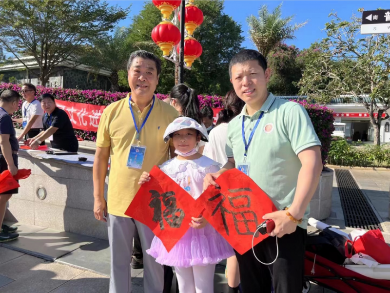 “翰墨飄香 濃淡水墨”—“文化進(jìn)萬家藝術(shù)代表團(tuán)走進(jìn)三亞開展迎春送福系列活動(dòng)