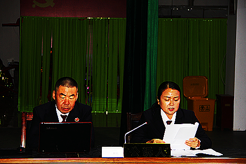圖為：模擬法庭“公訴人”.jpg