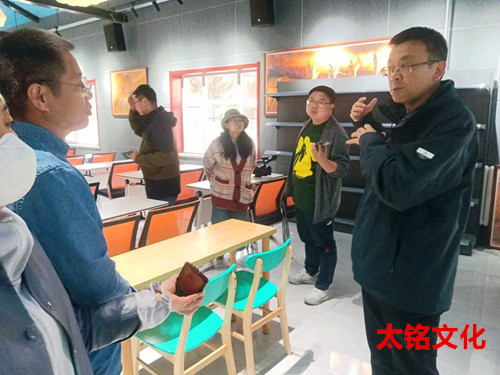 青海湖景區(qū)保護利用管理局 旅游管理處 處長陳德輝_副本.jpg