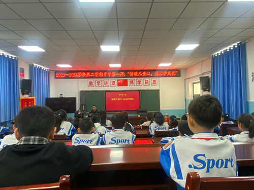 圖為：同學們認真聽講_副本.jpg